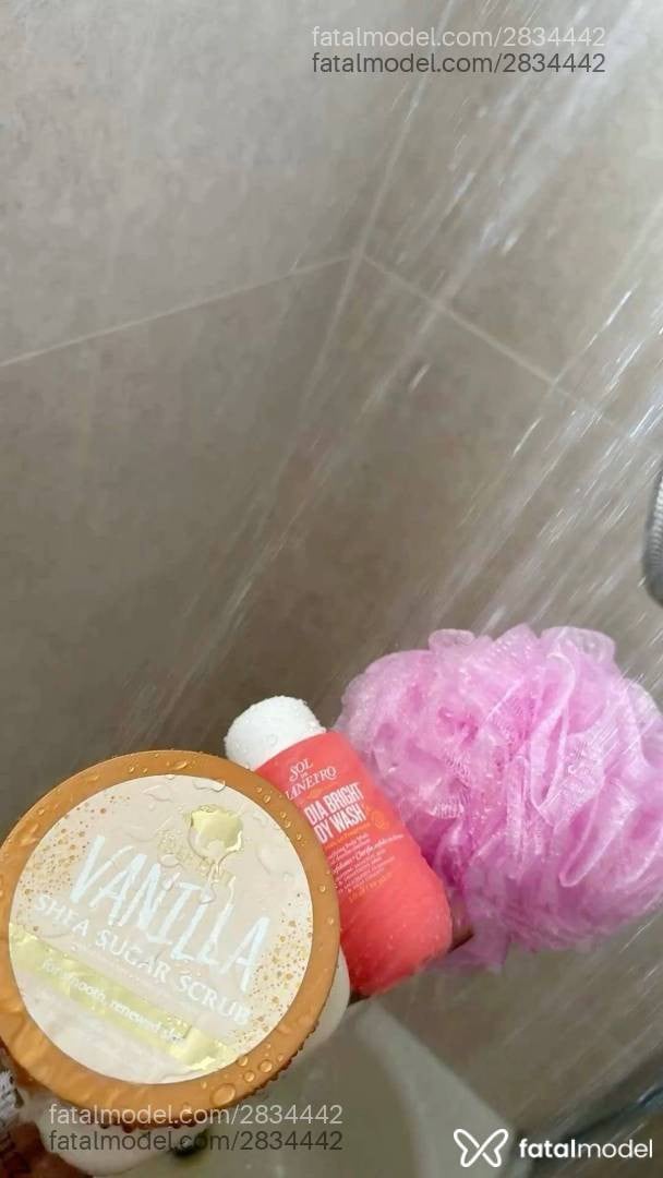 Acompanhante mulher com cabelo castanho de olhos verdes em Belo Horizonte - Diana Fernandes