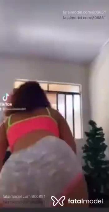Acompanhante mulher com cabelo castanho de olhos pretos - Manu