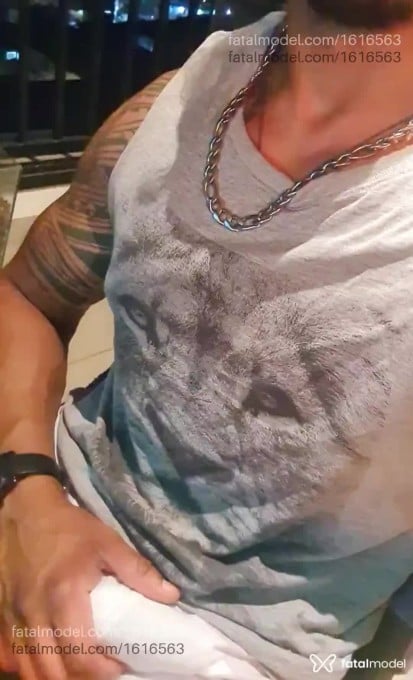 Acompanhante homem com cabelo castanho de olhos pretos em São Paulo - Kalahari