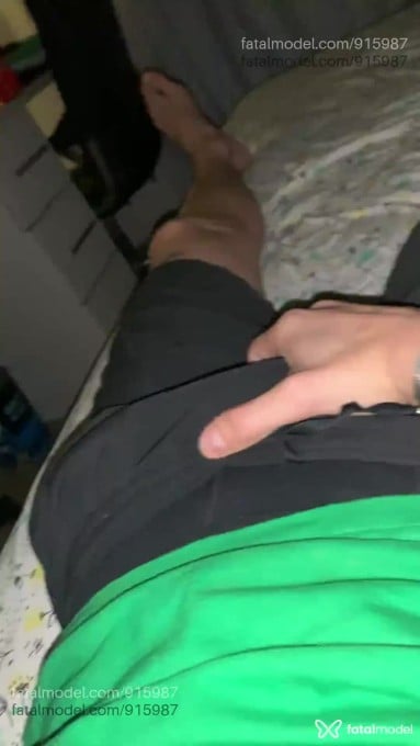 Acompanhante homem com cabelo castanho de olhos verdes em Blumenau Acompanhante homem com cabelo castanho de olhos verdes em Blumenau - Apollo