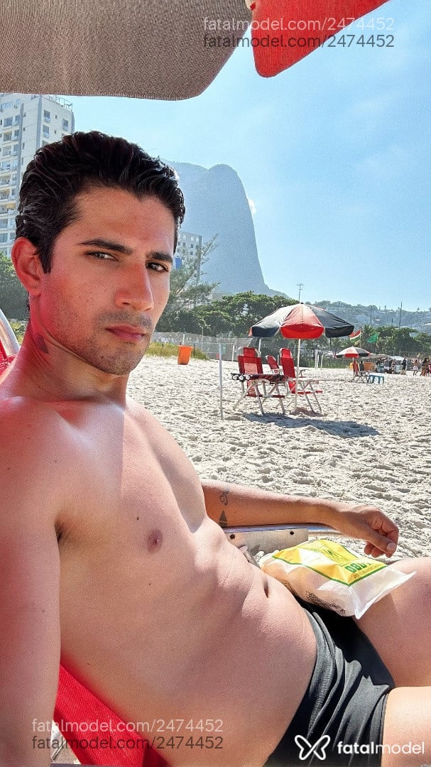 Acompanhante homem morena (o) de olhos pretos - Vitor