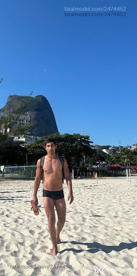Acompanhante homem morena (o) de olhos pretos - Vitor