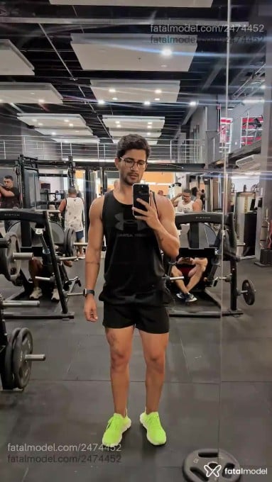 Acompanhante homem morena (o) de olhos pretos - Vitor