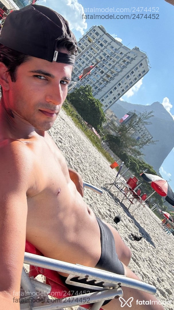 Acompanhante homem morena (o) de olhos pretos - Vitor