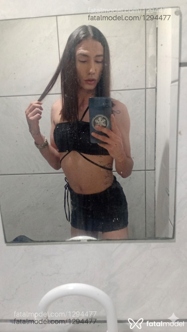 Acompanhante mulher trans com cabelo colorido de olhos mel em Imbituba Acompanhante mulher trans com cabelo colorido de olhos mel em Imbituba - Lavnia Ferraz