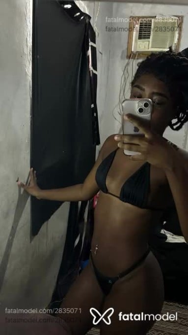 Acompanhante mulher morena (o) de olhos pretos em Rio de Janeiro Acompanhante mulher morena (o) de olhos pretos em Rio de Janeiro - Kemilly Ni