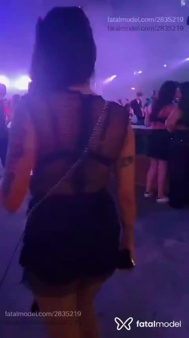 Acompanhante mulher com cabelo castanho de olhos verdes em Ubatuba - Alana Mendes