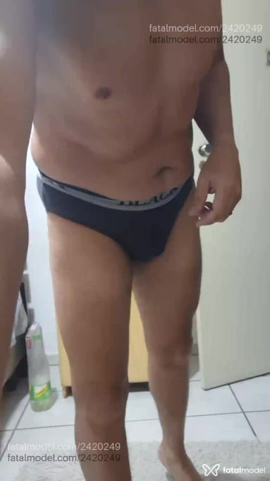 Acompanhante homem morena (o) de olhos castanhos em Virtual - Marcos