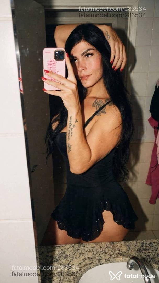 Acompanhante mulher trans morena (o) de olhos castanhos - May Albuquerque