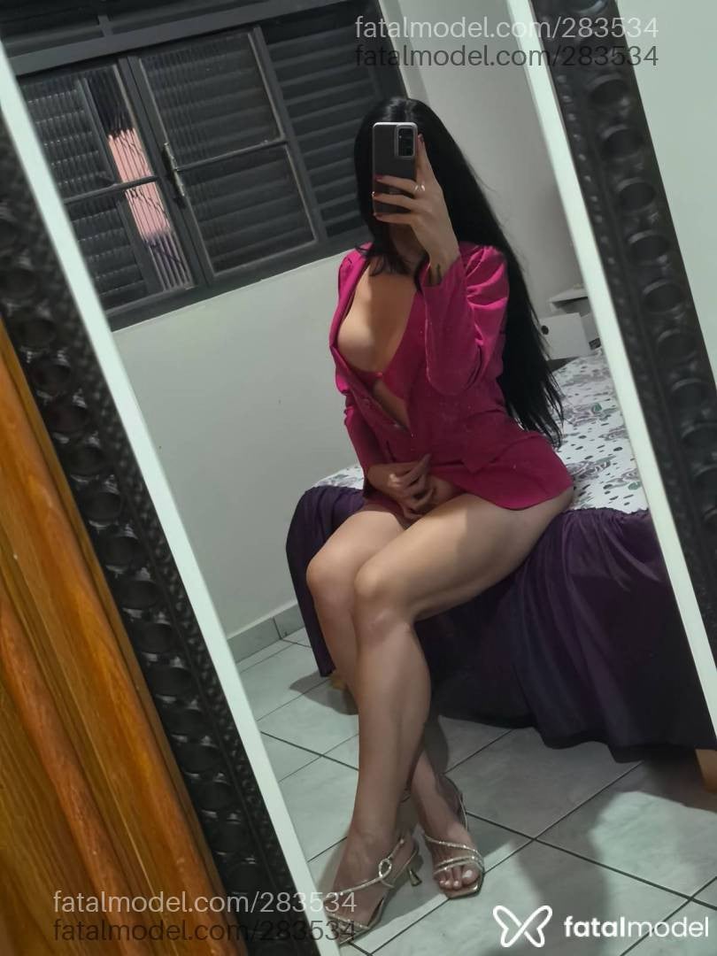 Acompanhante mulher trans morena (o) de olhos castanhos - May Albuquerque