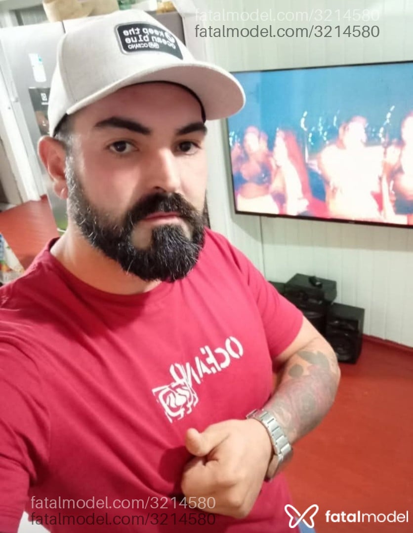Acompanhante homem com cabelo castanho de olhos castanhos em Corbélia - Canibal