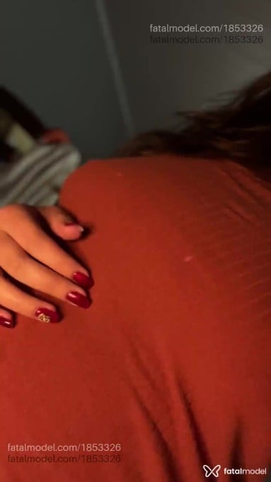 Acompanhante mulher com cabelo castanho de olhos verdes em Camaquã - Maitê