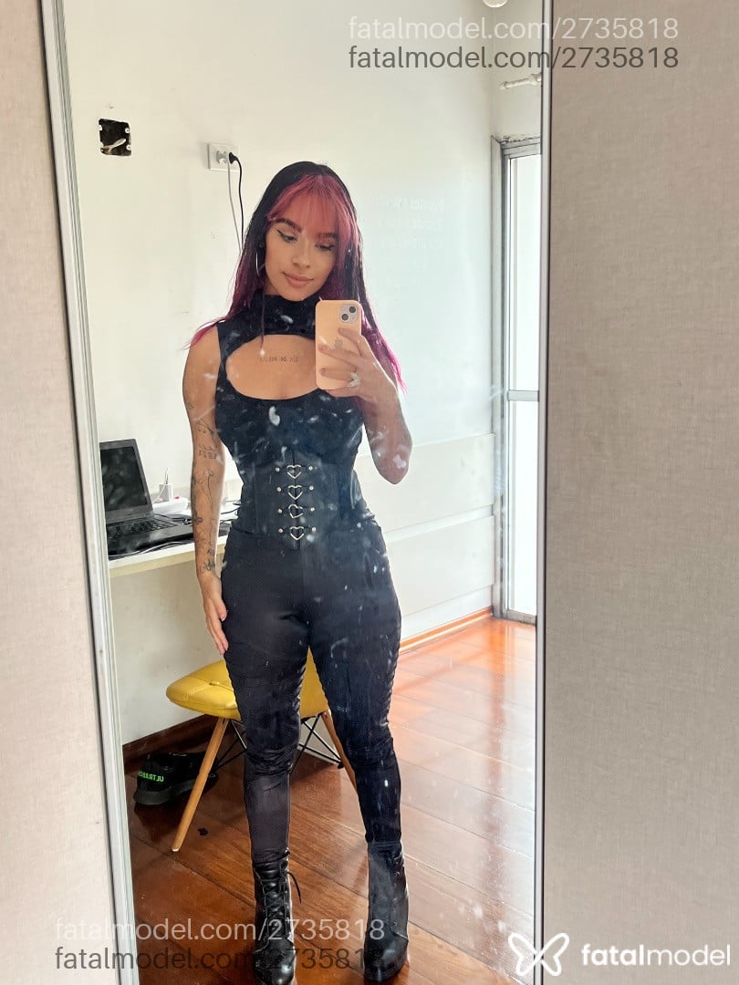 Acompanhante mulher com cabelo colorido de olhos castanhos em São Paulo - Marysz