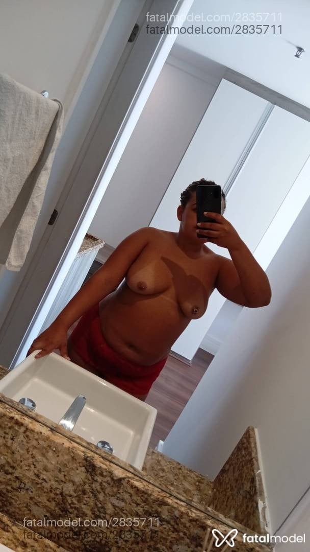 Acompanhante mulher morena (o) de olhos castanhos - Majuh