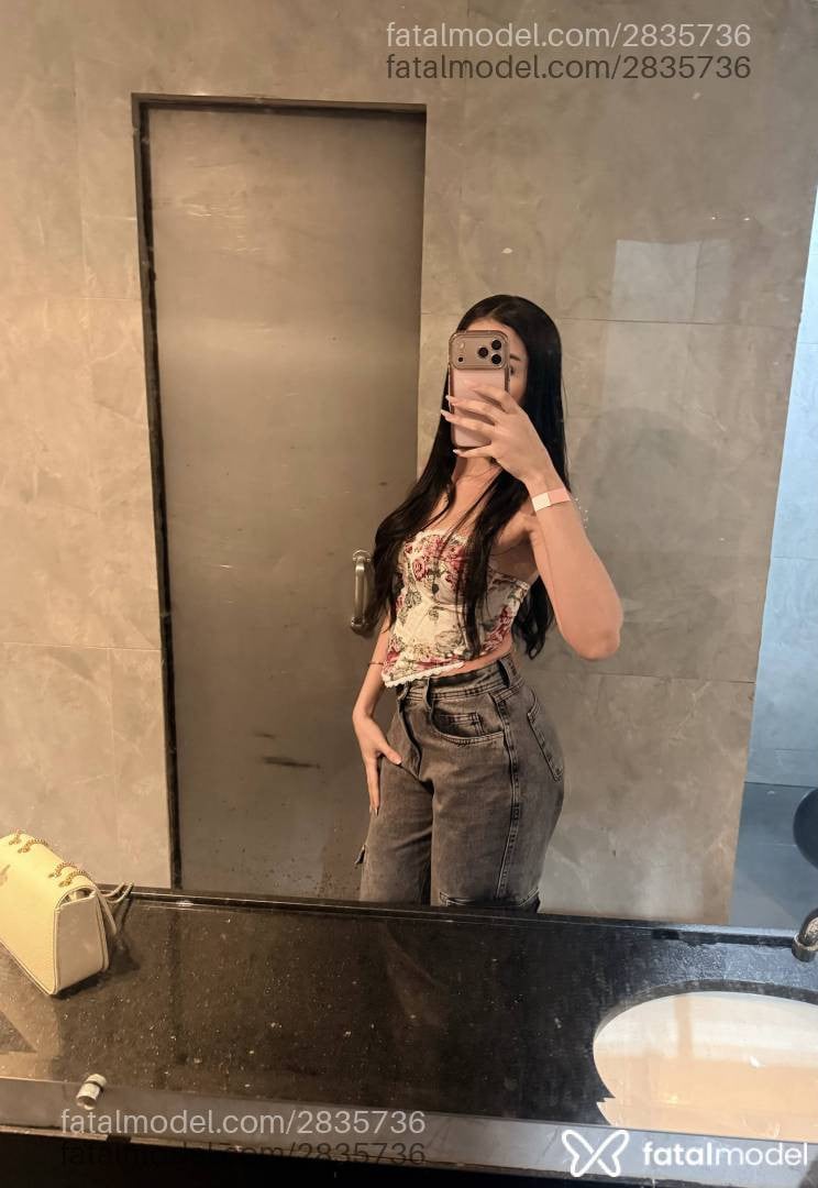 Acompanhante mulher morena (o) de olhos castanhos - Mirella