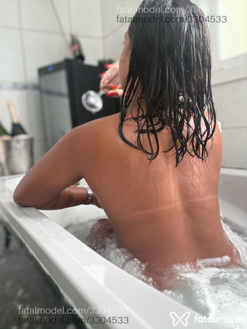 Acompanhante mulher morena (o) de olhos castanhos em Guarapari - Yasmin Araújo
