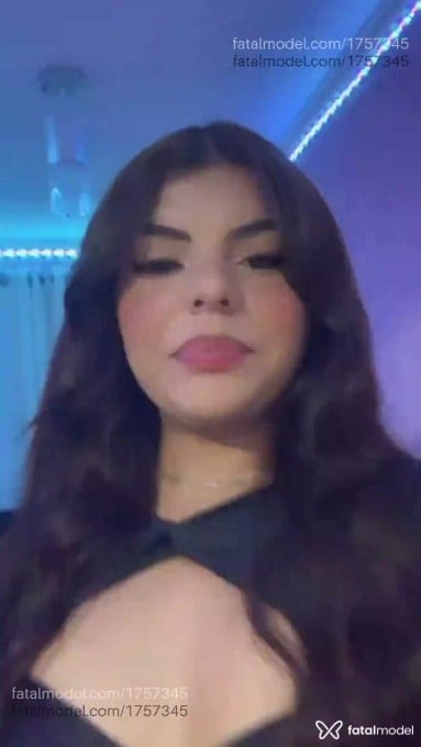 Acompanhante mulher trans com cabelo castanho de olhos castanhos em Virtual - Bella Sofia