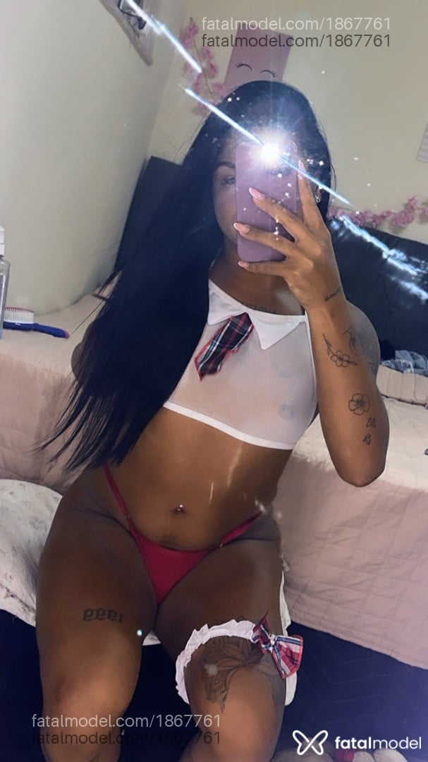 Acompanhante mulher trans com cabelo castanho de olhos castanhos em Goiânia - Monyzinha