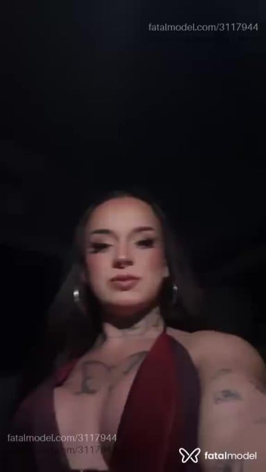 Acompanhante mulher trans com cabelo castanho de olhos mel em São Paulo - Stella Maria