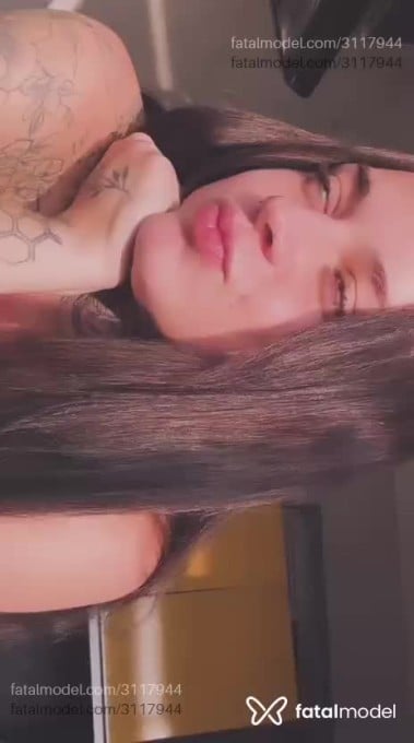 Acompanhante mulher trans com cabelo castanho de olhos mel em São Paulo - Stella Maria