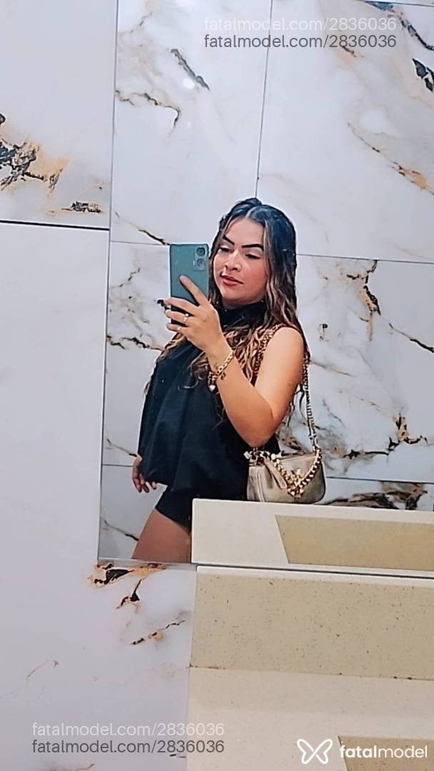 Acompanhante mulher morena (o) de olhos pretos - Clara