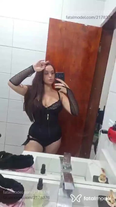 Acompanhante mulher com cabelo castanho de olhos castanhos em Virtual Acompanhante mulher com cabelo castanho de olhos castanhos em Virtual - July Melo