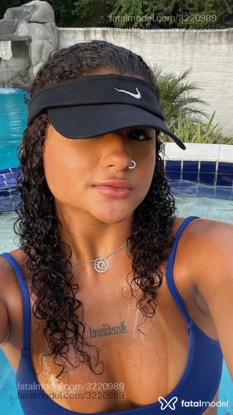Acompanhante mulher morena (o) de olhos castanhos em Macaé - Anna Liz