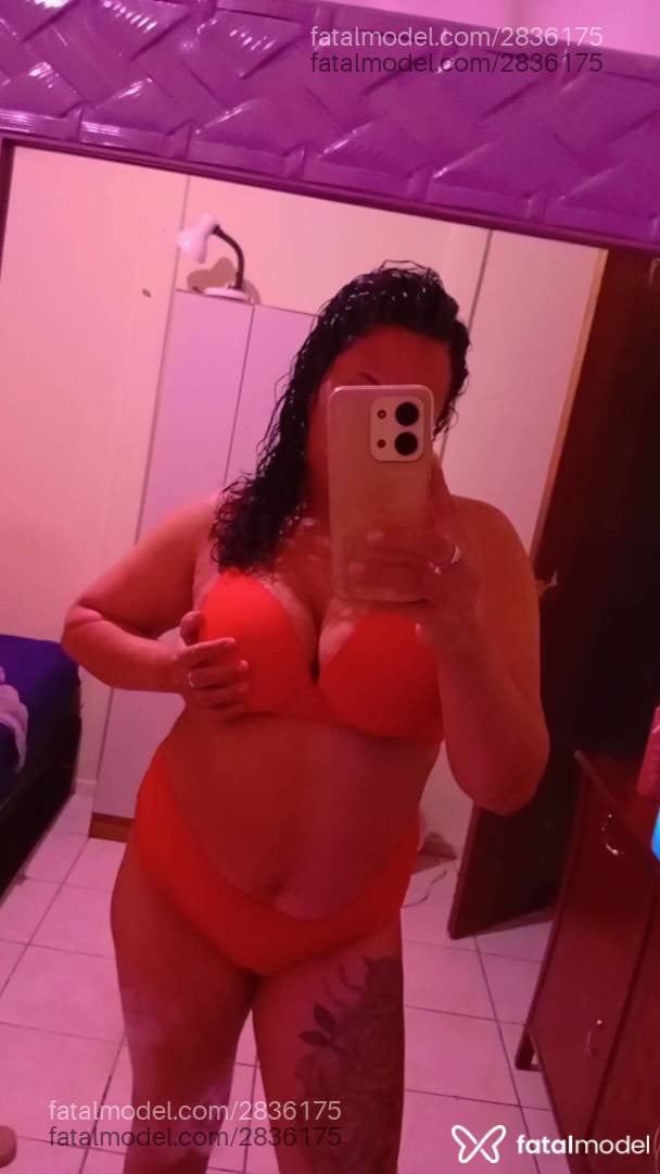 Acompanhante mulher morena (o) de olhos castanhos - Monika