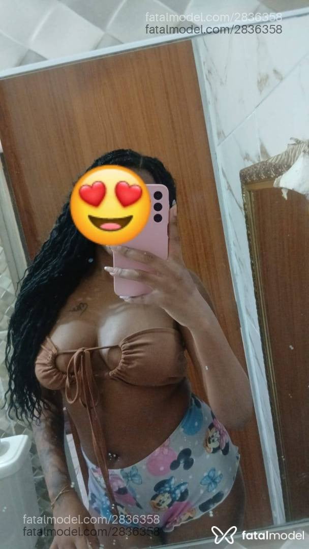 Acompanhante mulher morena (o) de olhos pretos em São Pedro da Aldeia - Larissa