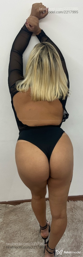 Acompanhante mulher loira (o) de olhos castanhos - Luiza Fontes