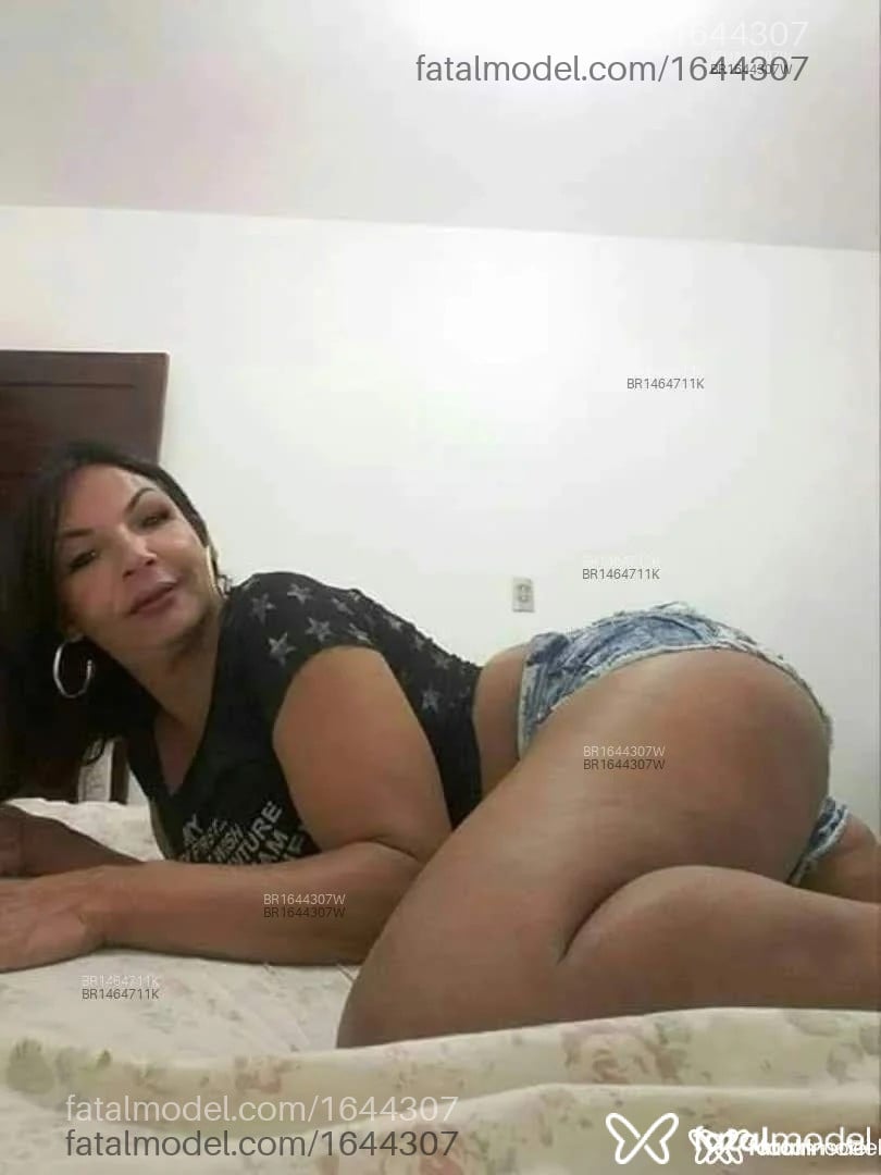 Acompanhante não-binário com cabelo castanho de olhos castanhos em São José da Coroa Grande - Tamisa