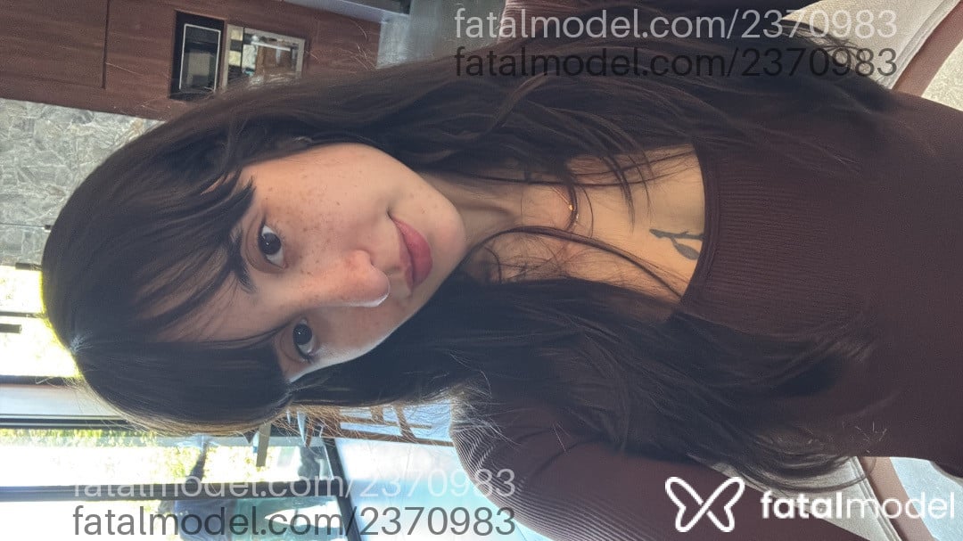 Acompanhante mulher morena (o) de olhos castanhos em Virtual Acompanhante mulher morena (o) de olhos castanhos em Virtual - Martina Oliveira