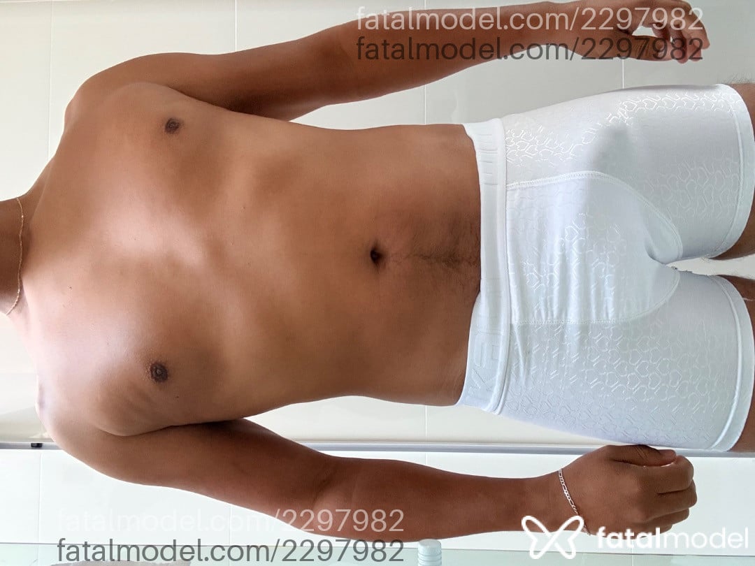 Acompanhante homem morena (o) de olhos castanhos em Balneário Camboriú - Gabriel