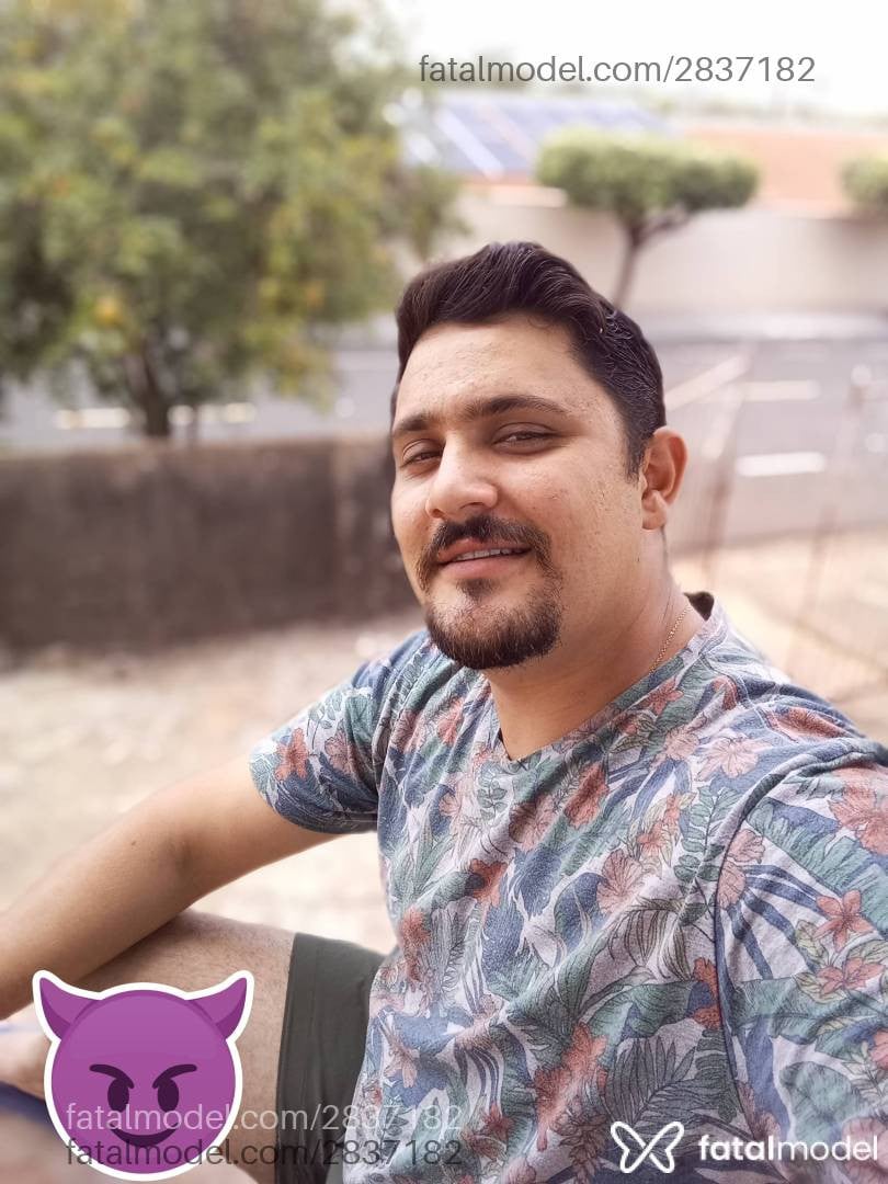Acompanhante homem com cabelo castanho de olhos castanhos em Catanduva Acompanhante homem com cabelo castanho de olhos castanhos em Catanduva - Jhek