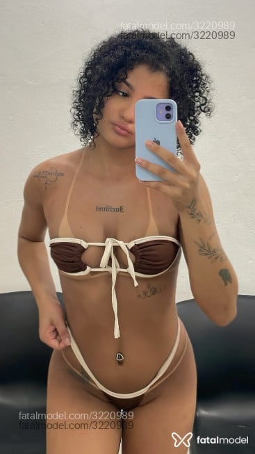 Acompanhante mulher morena (o) de olhos castanhos em Macaé - Anna Liz