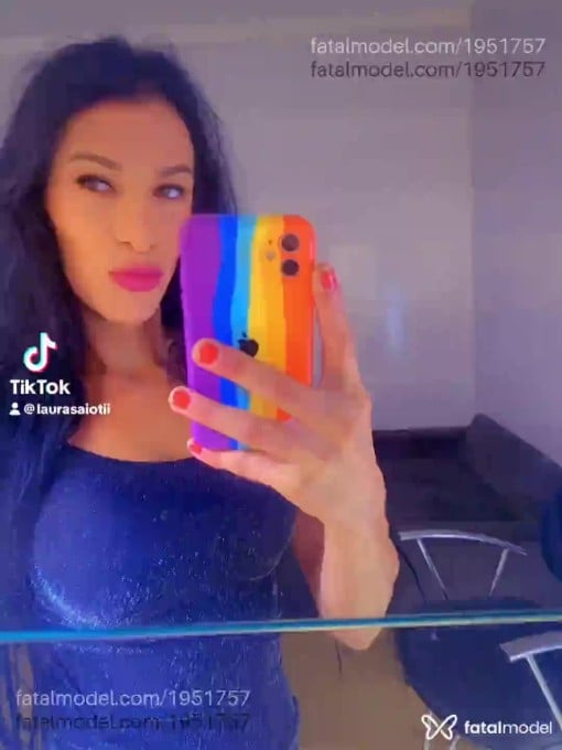 Acompanhante mulher trans morena (o) de olhos verdes em Trindade - Laura