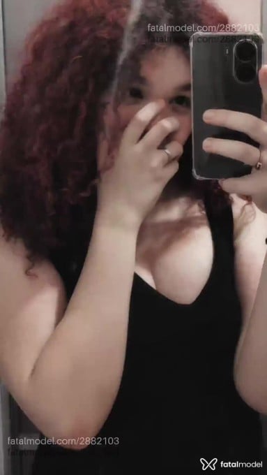 Acompanhante mulher trans ruiva (o) de olhos castanhos - Stella