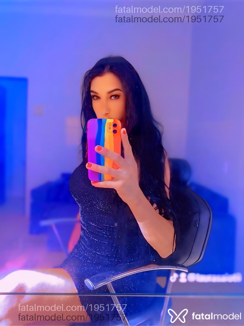 Acompanhante mulher trans morena (o) de olhos verdes em Trindade - Laura