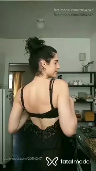 Acompanhante mulher trans morena (o) de olhos verdes em Divinópolis - Dita Faria