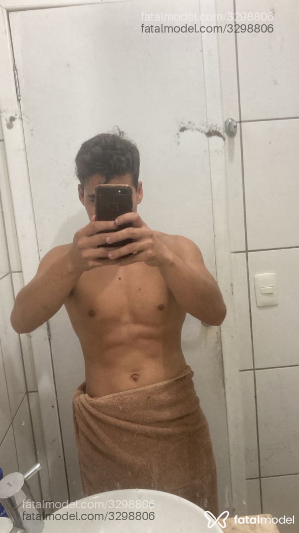 Acompanhante homem morena (o) de olhos castanhos em Balneário Camboriú - Roldon