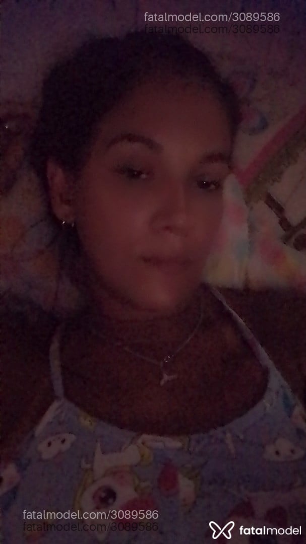 Acompanhante mulher morena (o) de olhos pretos em Rio de Janeiro Acompanhante mulher morena (o) de olhos pretos em Rio de Janeiro - Val