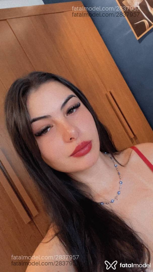 Acompanhante mulher com cabelo castanho de olhos mel em São Paulo - Colella