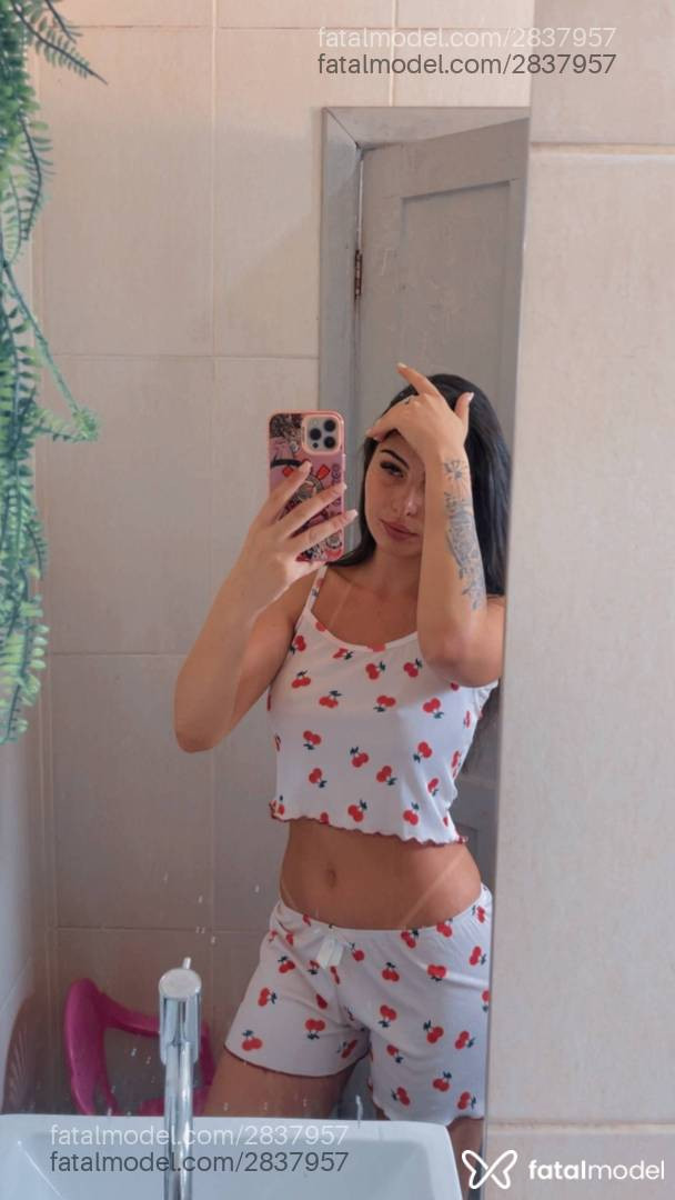 Acompanhante mulher com cabelo castanho de olhos mel em São Paulo - Colella