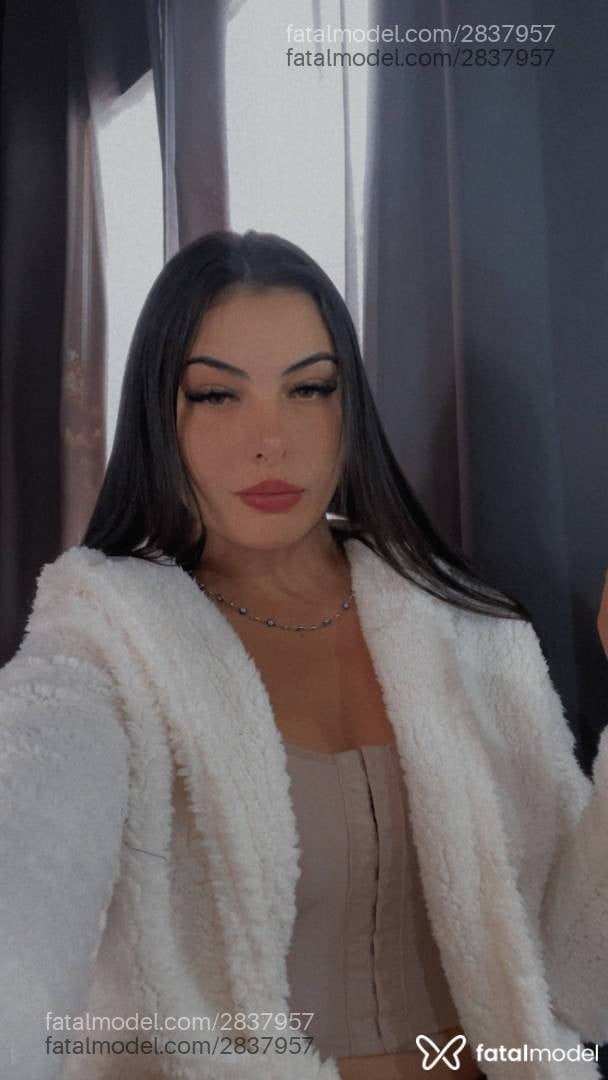 Acompanhante mulher com cabelo castanho de olhos mel em São Paulo - Colella