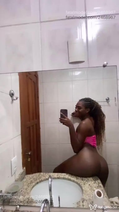 Acompanhante mulher trans com cabelo castanho de olhos castanhos em Vitória Acompanhante mulher trans com cabelo castanho de olhos castanhos em Vitória - Kauany Dominiq