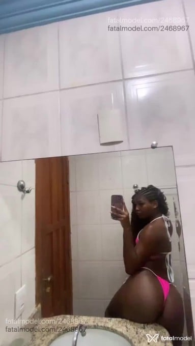Acompanhante mulher trans com cabelo castanho de olhos castanhos em Vitória Acompanhante mulher trans com cabelo castanho de olhos castanhos em Vitória - Kauany Dominiq