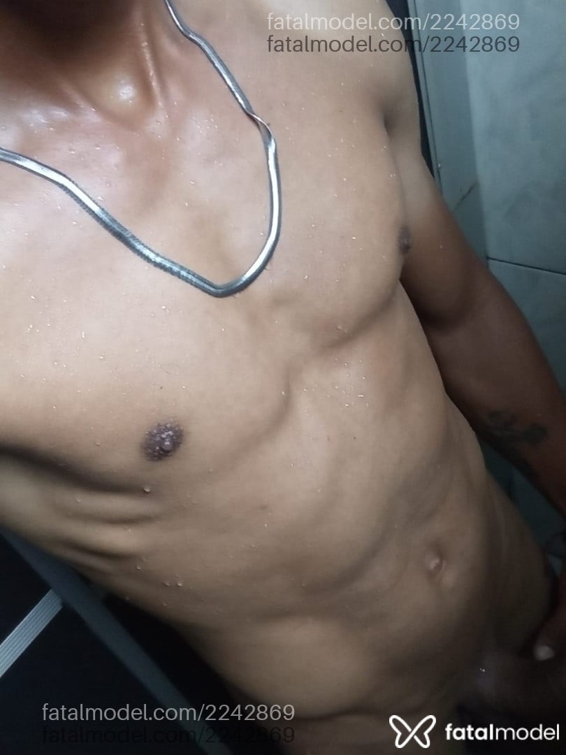 Acompanhante homem morena (o) de olhos castanhos em Vilhena - Derek