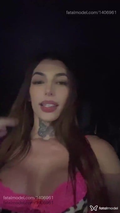 Acompanhante mulher trans com cabelo castanho de olhos castanhos em São Carlos - Mel