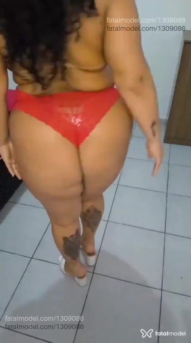 Acompanhante mulher com cabelo castanho de olhos castanhos em São Gonçalo - Karine Lins