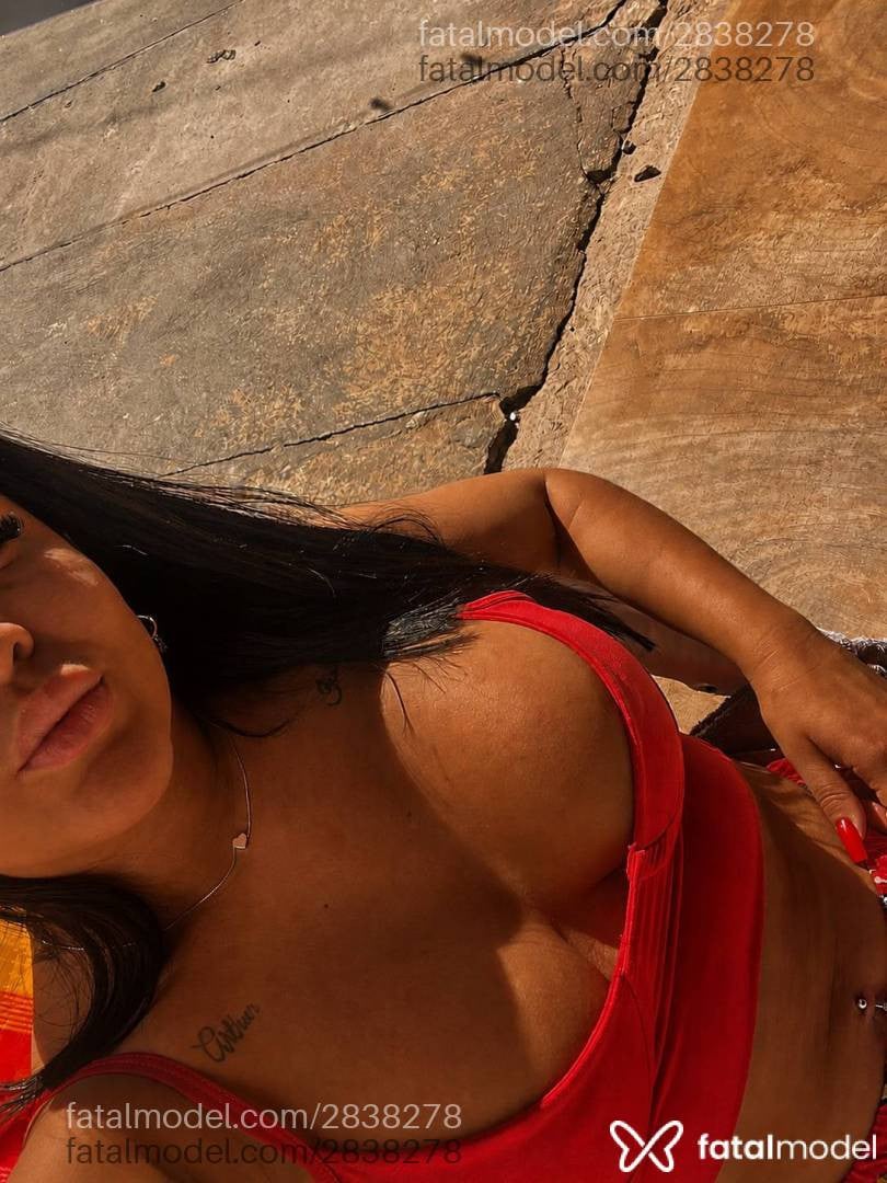 Acompanhante mulher morena (o) de olhos pretos - Alliinyy Acompanhante mulher morena (o) de olhos pretos - Alliinyy